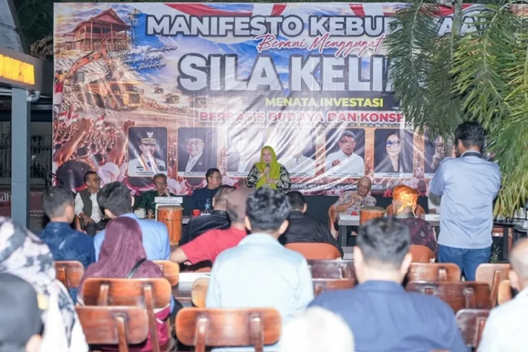 Wakil Gubernur Sulawesi Tengah, dr. Reny A Lamadjido dalam kegiatan Komunitas Seniman Budayawan Bicara