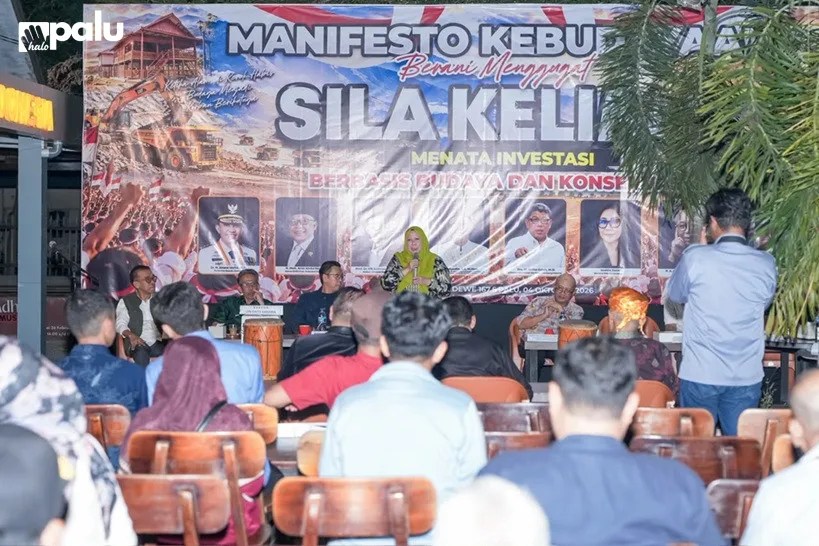 Wakil Gubernur Sulawesi Tengah, dr. Reny A Lamadjido dalam kegiatan Komunitas Seniman Budayawan Bicara